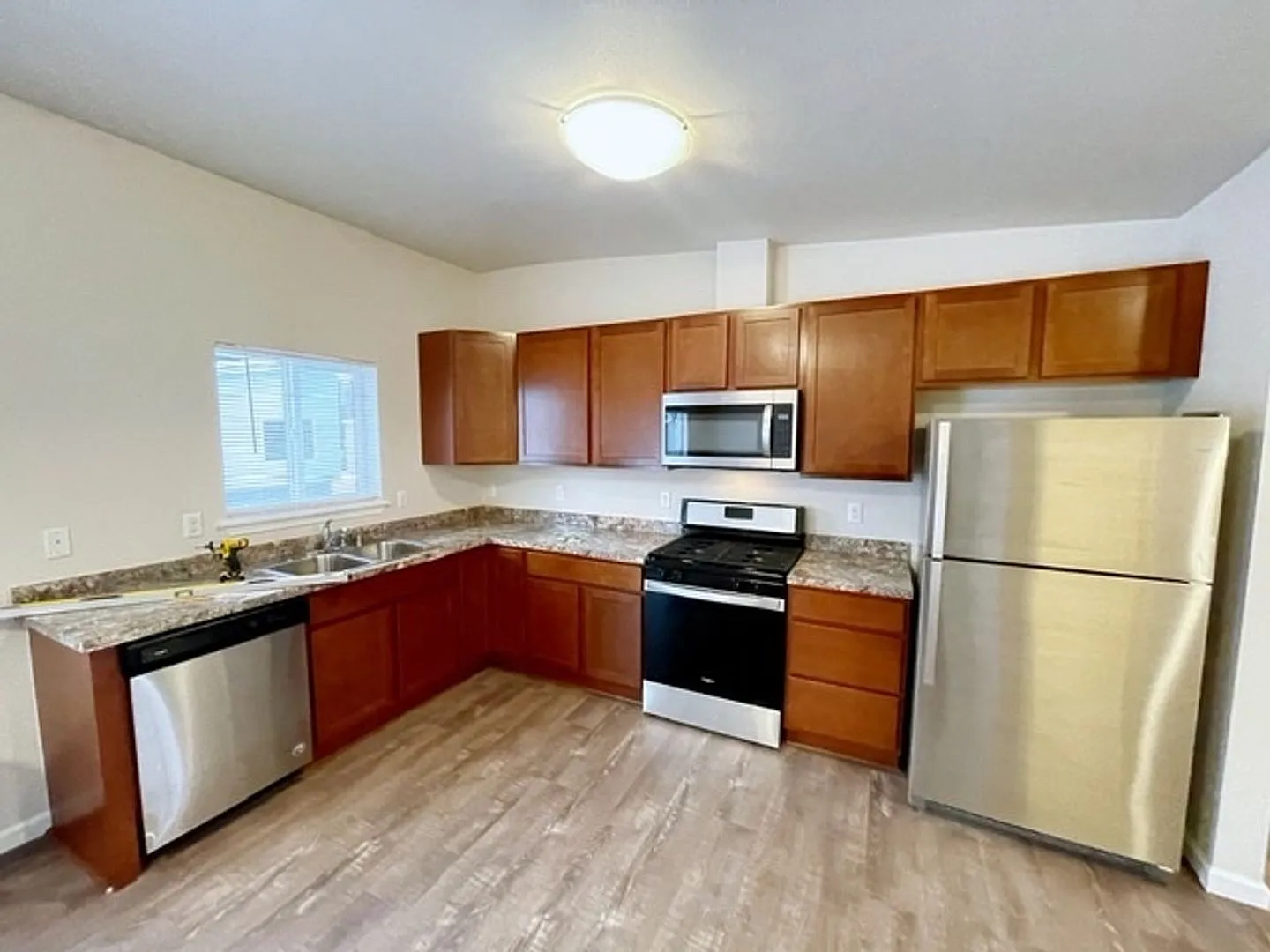 Willow View Apartments — Photo 1