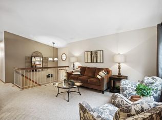 4302 Clemson Cir #B, Eagan, MN 55122