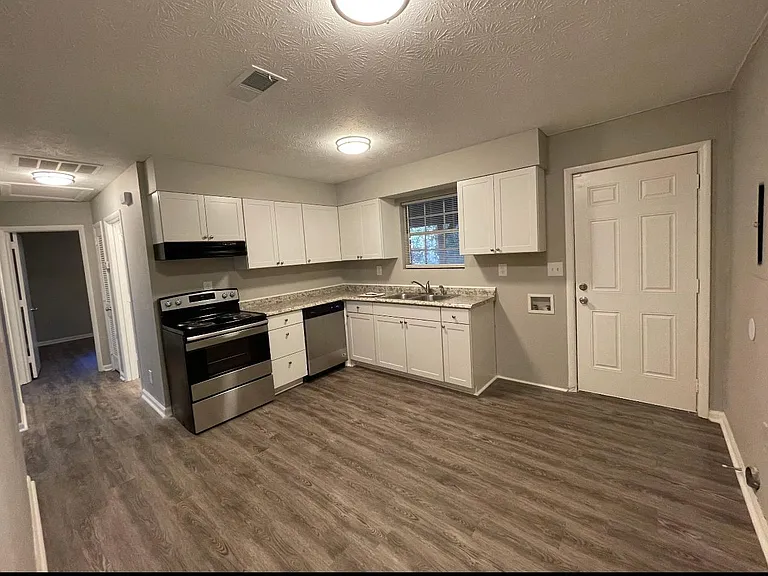4928 Valley Dale Ct #B — Photo 2