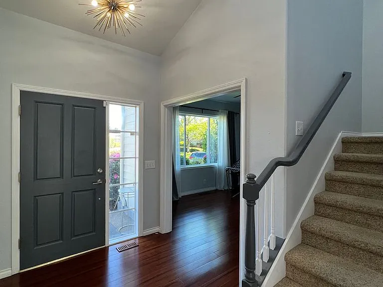 1592 Kingston Way — Photo 12