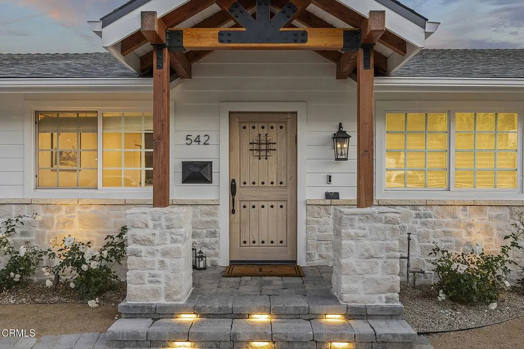 Building Photo - 542 American Oaks Ave