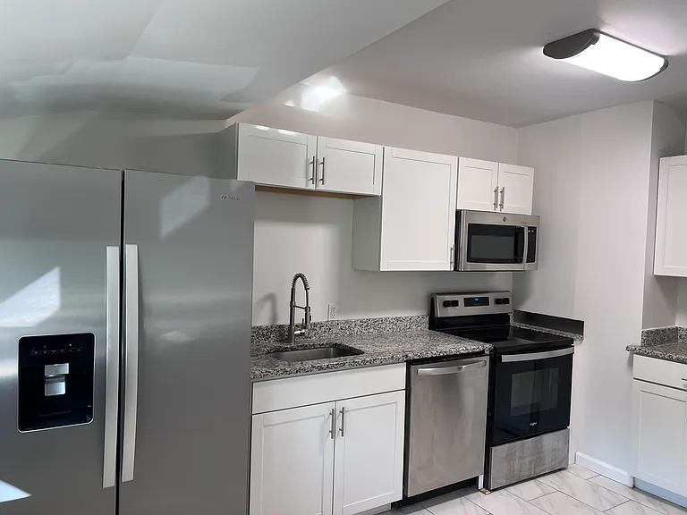 673 N Main St — Photo 11