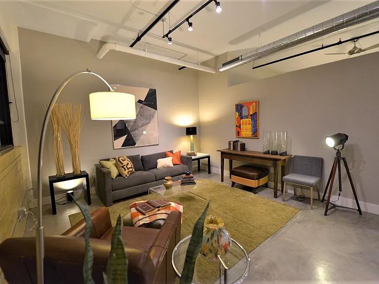 Laclede Lofts — Photo 15