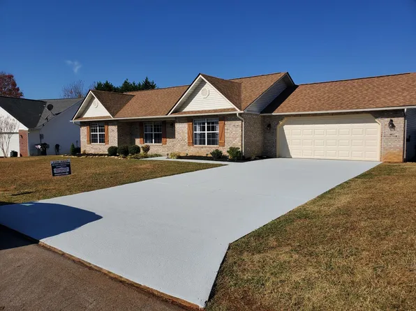 370 Headrick View Dr, Maryville, TN 37804