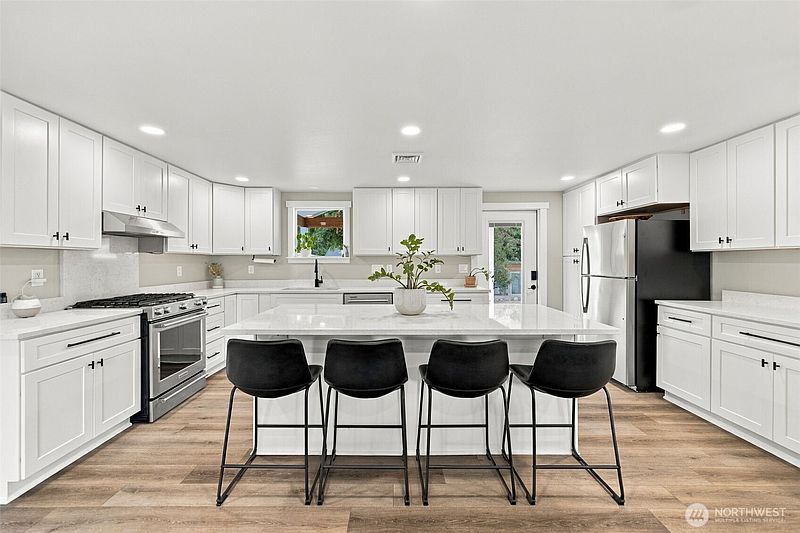2nd image of 4716 16th Avenue SE
