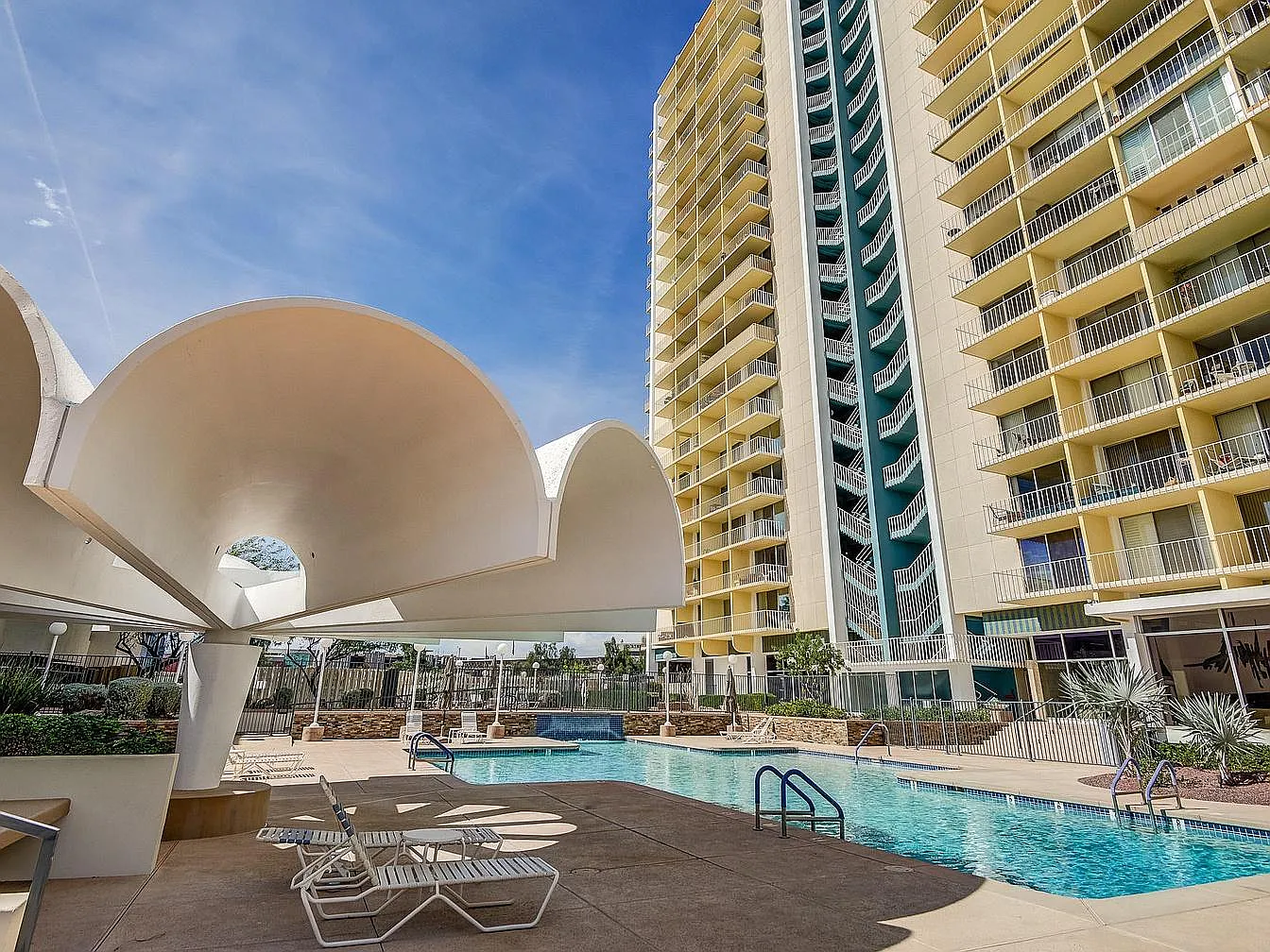 1 bed, 852 sqft, $2,300 — Photo 2