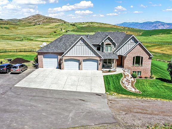 2nd image of 667 Hardscrabble Rd