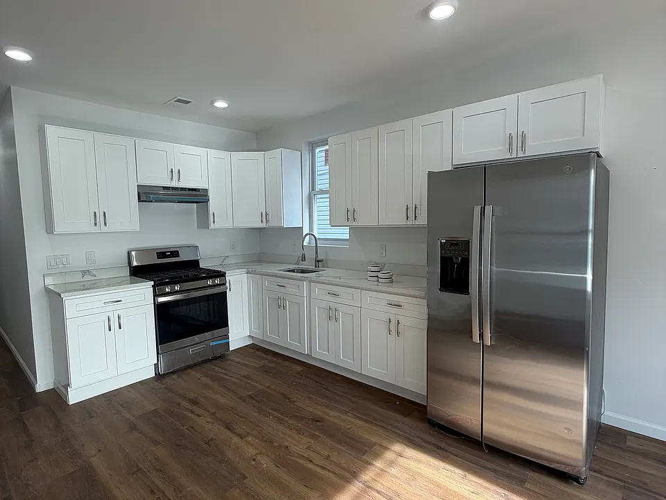 58 Richard St #1