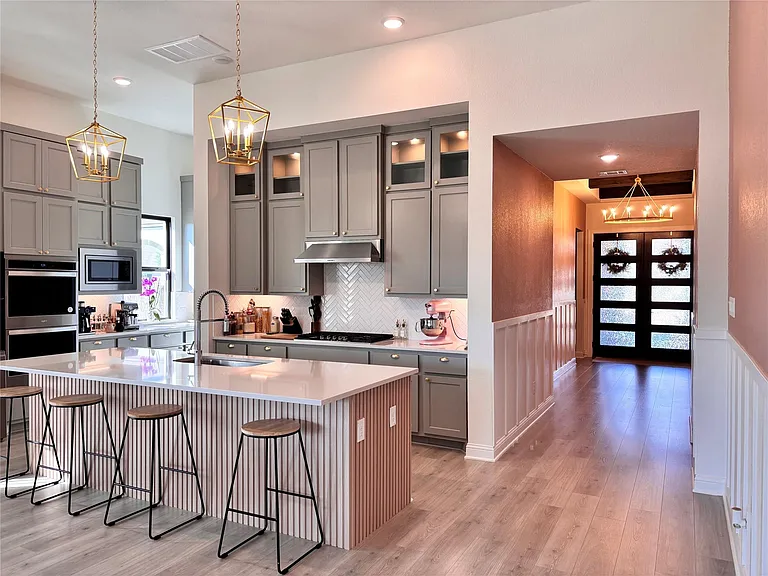 4611 Columbus Dr — Photo 5