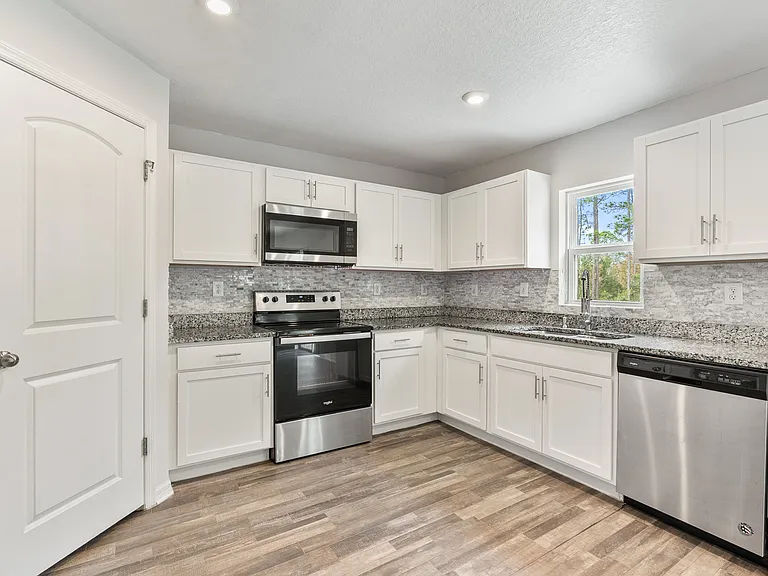 1463 Swan Ct — Photo 6