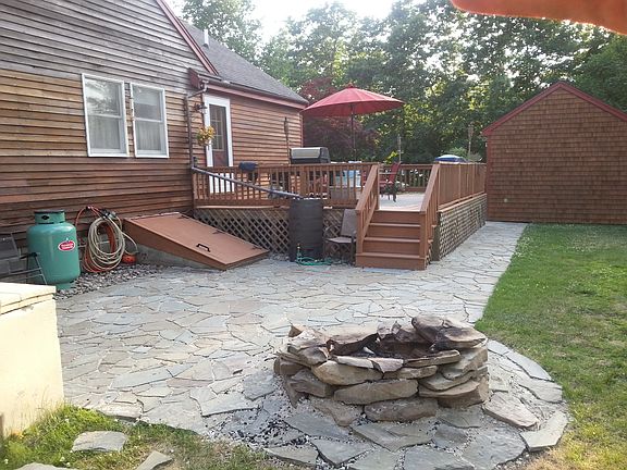 Deck & Patio w/ Fire Pit