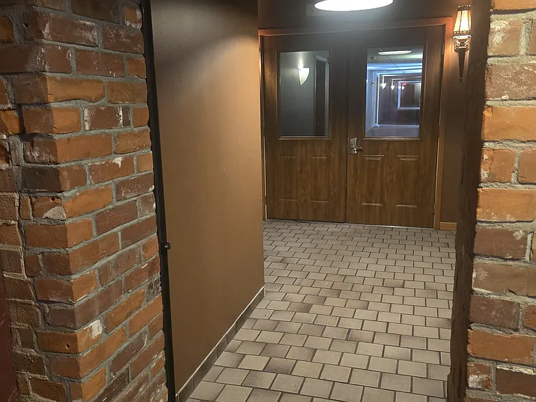 2nd Floor Apartment Hallway Entrance