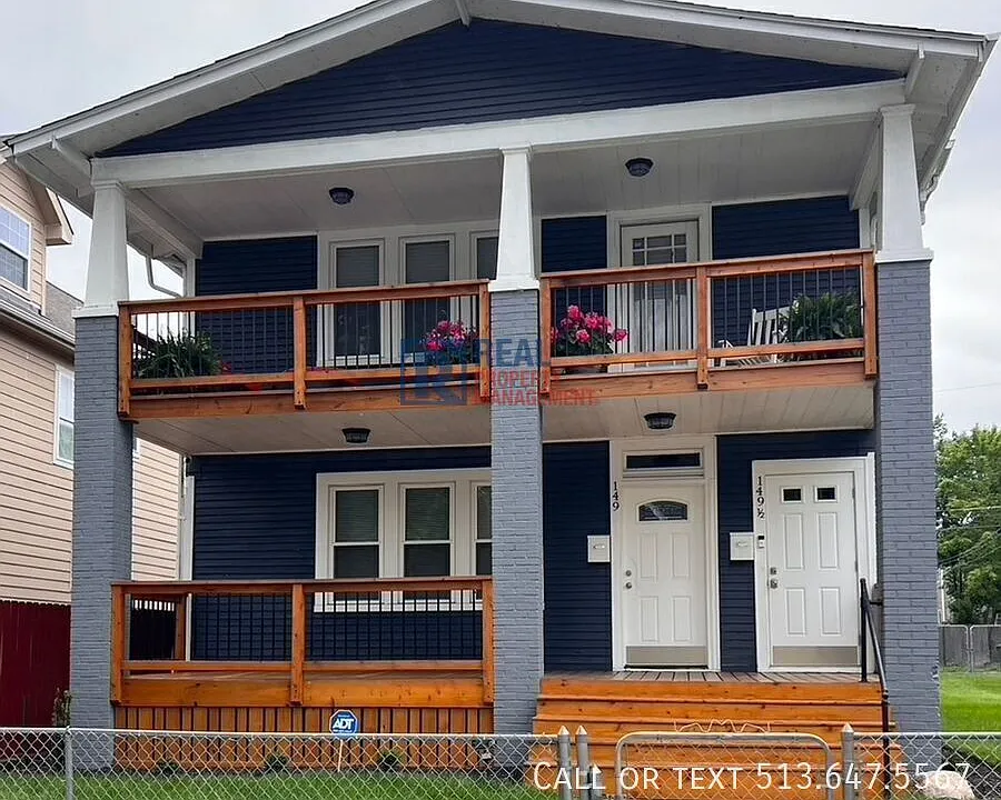 149 1/2 S Ogden Ave