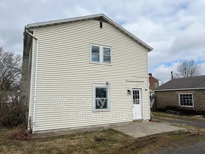 2 bed, 1.0 bath, $1,450 — Photo 1