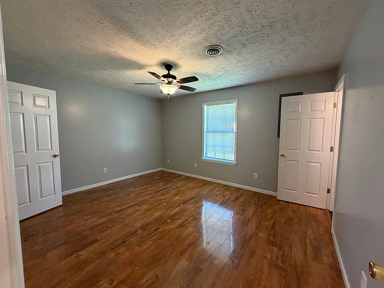 14615 Hobby Dr — Photo 18