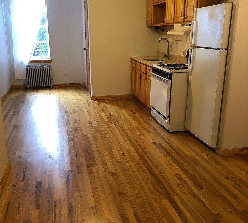 1st image of 158 Bedford Ave APT 2R