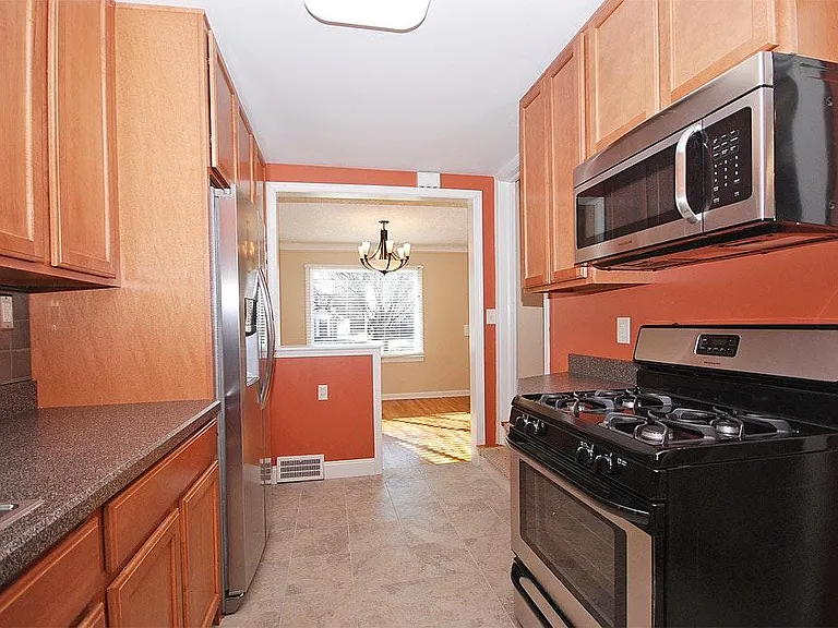 3721 Silsby Rd — Photo 2