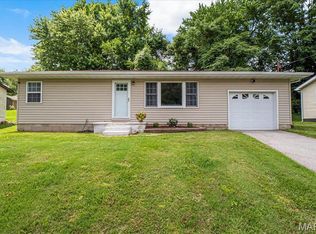 902 Caseyville Rd, Collinsville, IL 62234