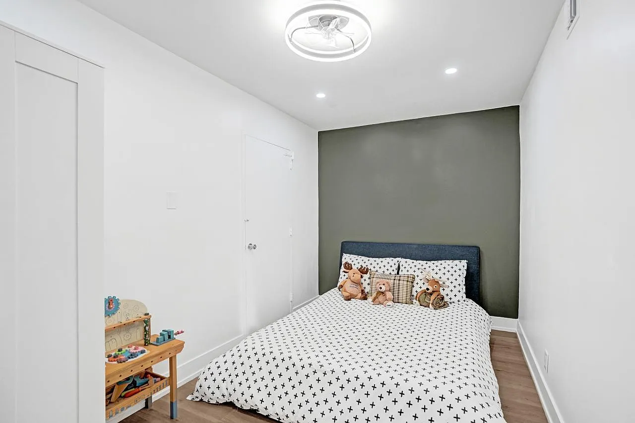 2 bed, 950 sqft, $4,650 — Photo 3