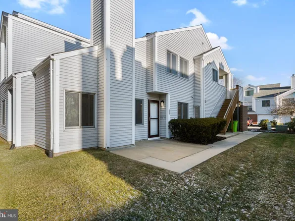 205 Michelle Ct, Newark, DE 19711