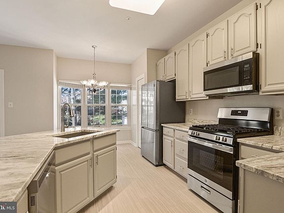 5th image of 13732 Valley Oak Cir