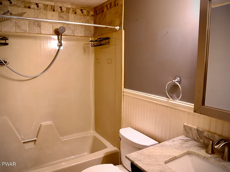 549 Lakeview Dr W — Photo 11