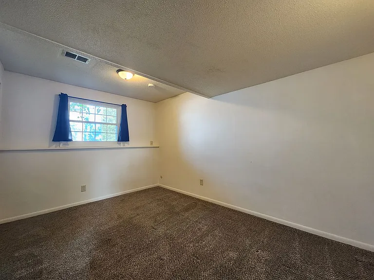 2800 W McClellan St — Photo 8
