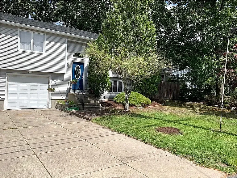 3 bed, 1.5 bath, 1778 sqft, $3,000 — Photo 1