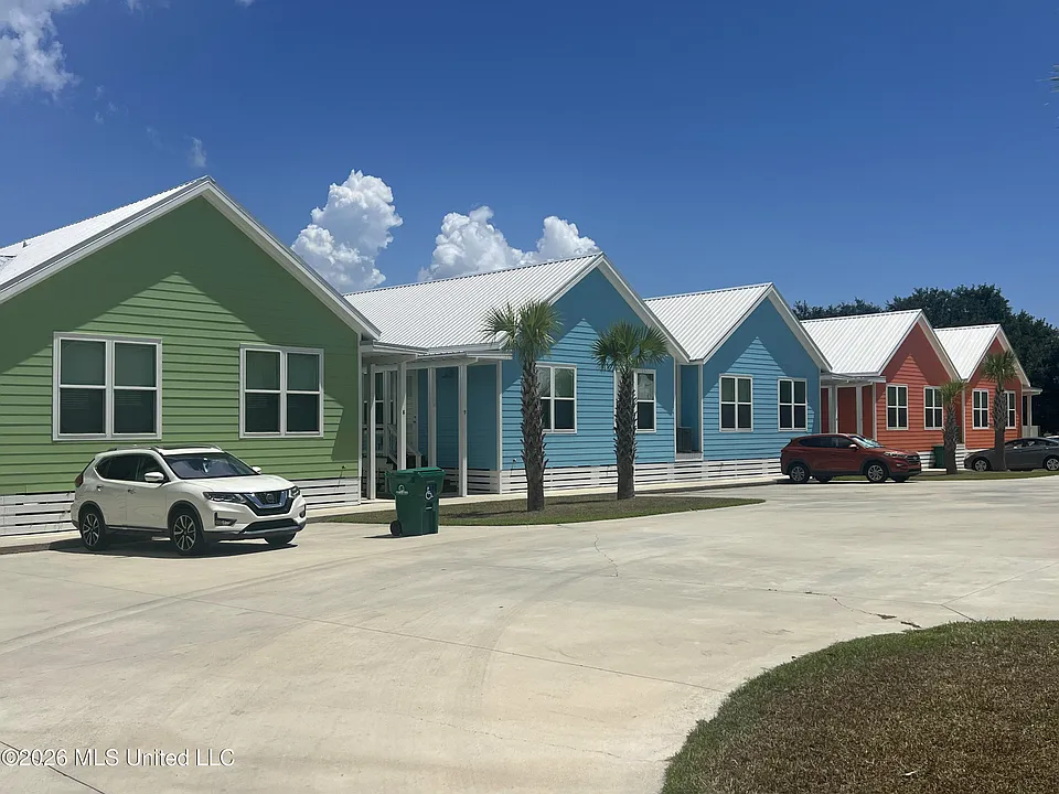 300 Seminary Dr #2
