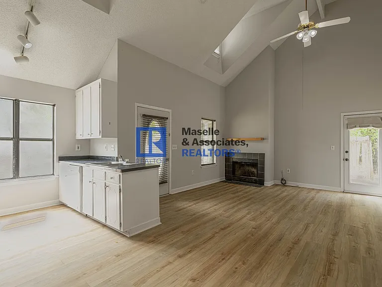 520 Twin Pine Cv — Photo 16