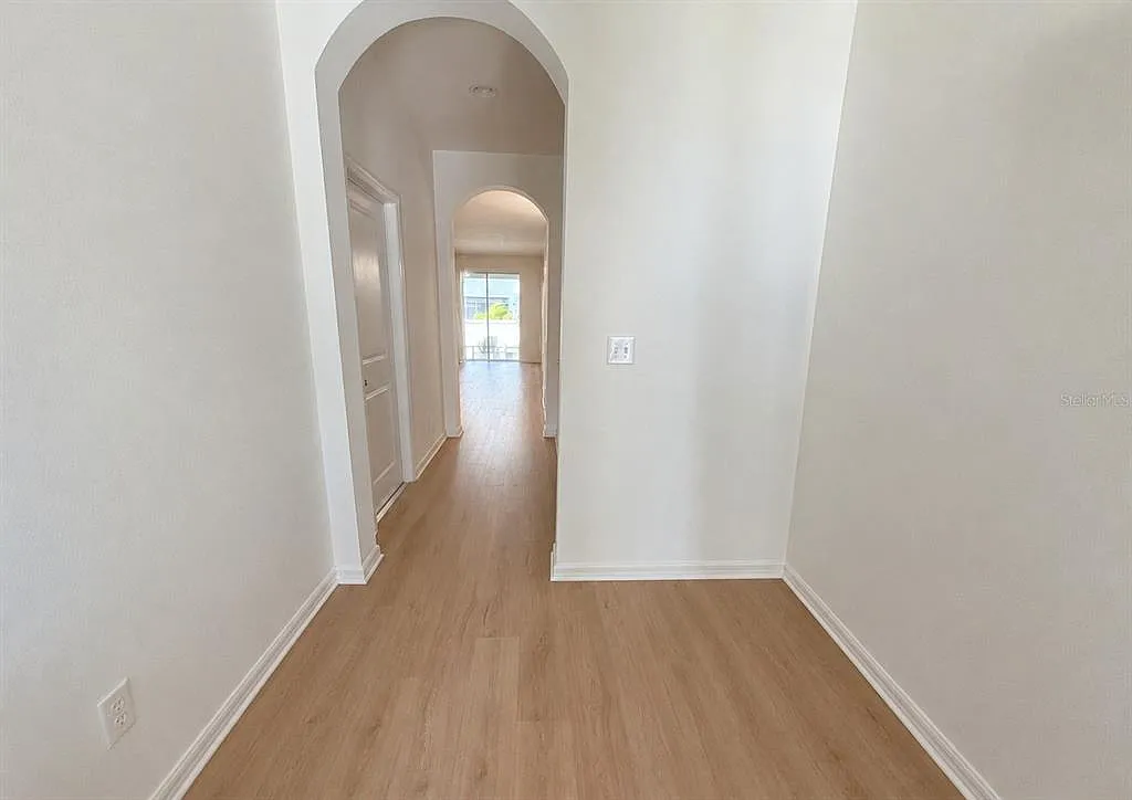 3 bed, 2.5 bath, 1724 sqft, $2,500 — Photo 3