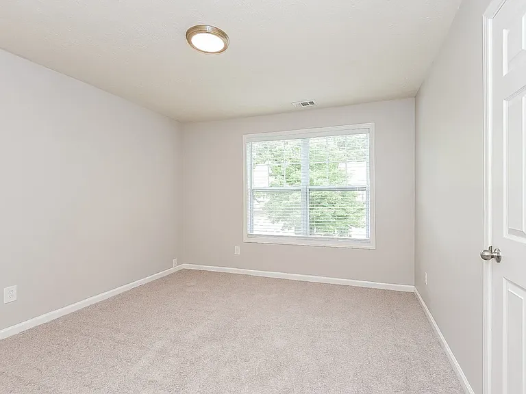 793 Mountain Laurel Dr — Photo 4