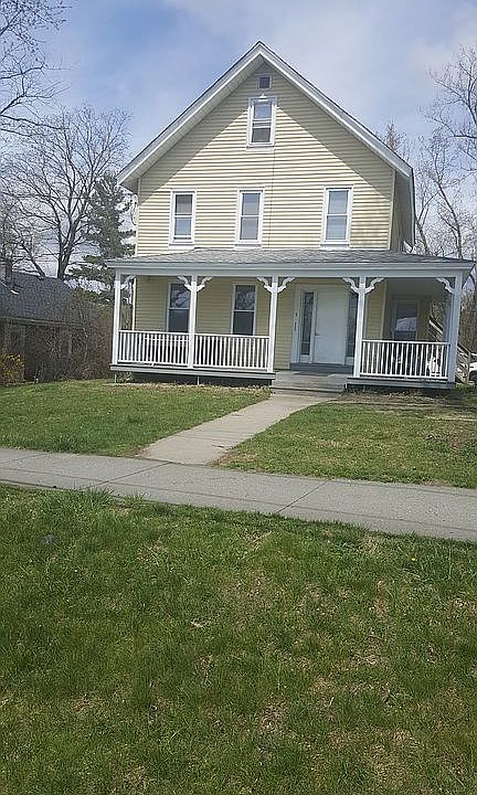 3 Family, 9 Colrain St