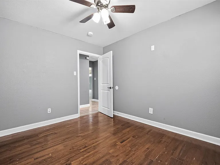 7713 Yoe St — Photo 33