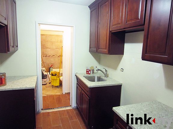 2nd image of 665 Thwaites Pl APT 5P