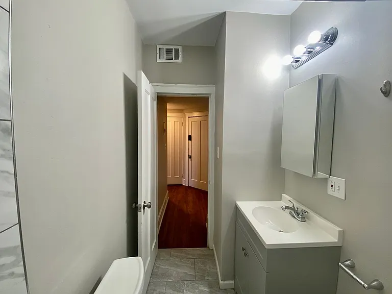 1029 Dana Apts — Photo 16