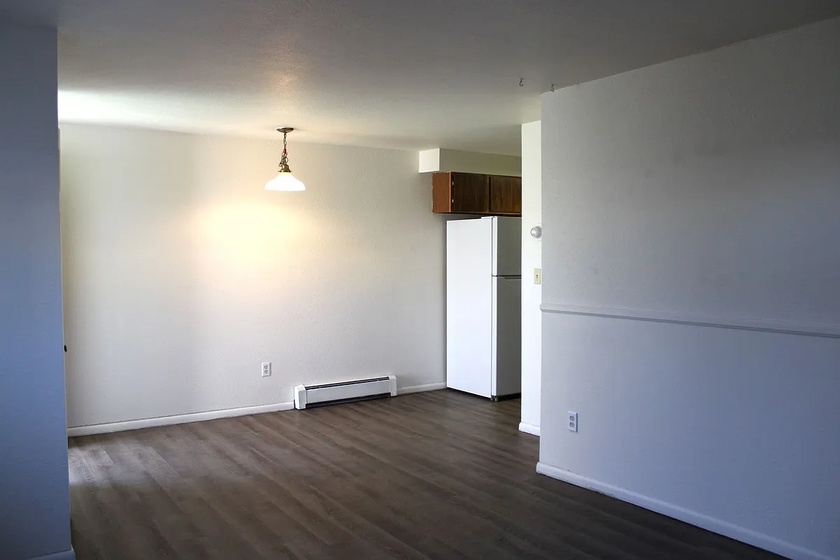 Building Photo - 1425 Riverside Ave