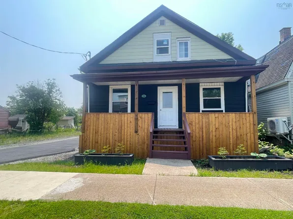 30 Wesley St, Cape Breton, NS B1N 2M6