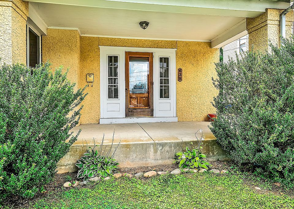 2nd image of 638 Country Club Ln