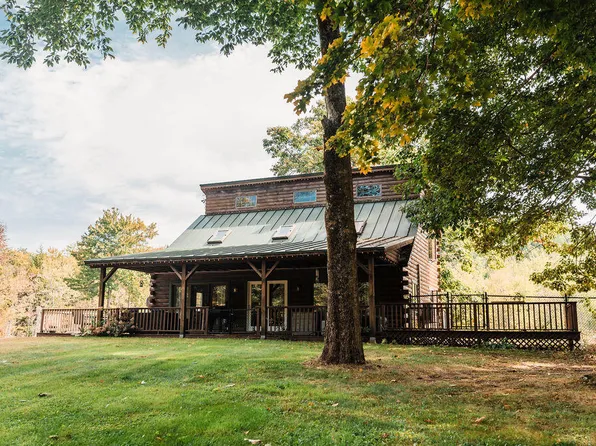 33 Bernier Lane, Winthrop, ME 04364