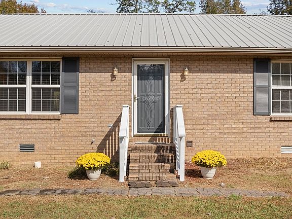 4th image of 608 Shades Crest Dr