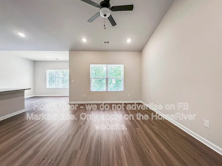389 Chedworth Dr — Photo 3