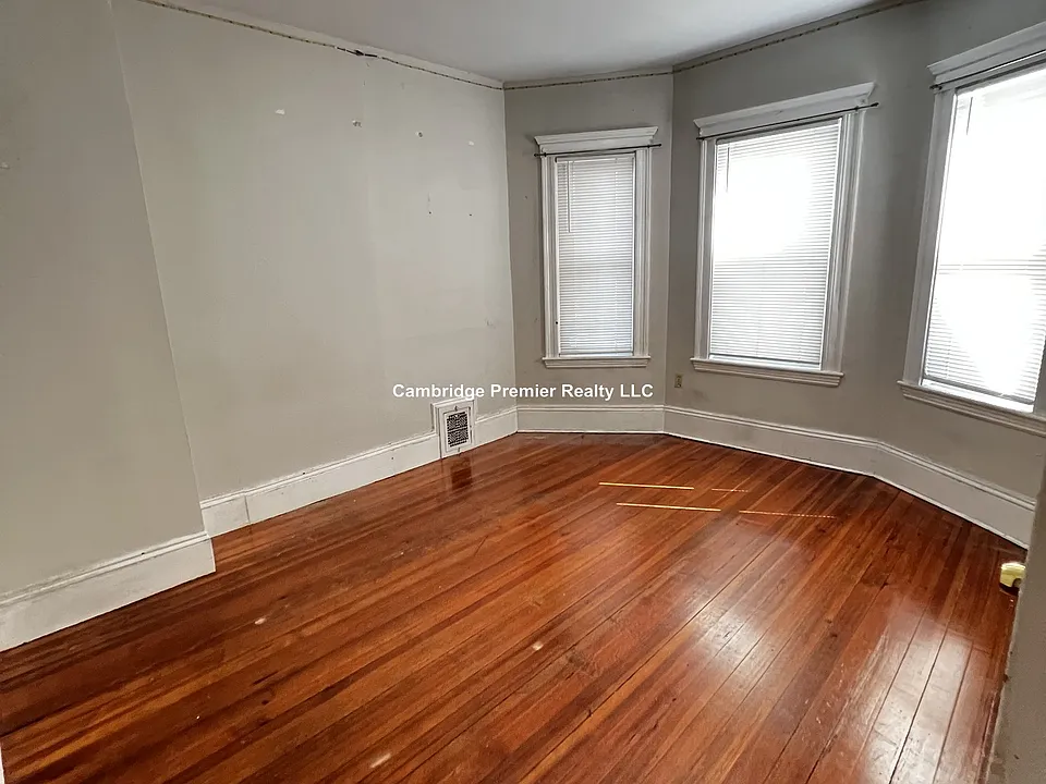 81 Newbury St #4