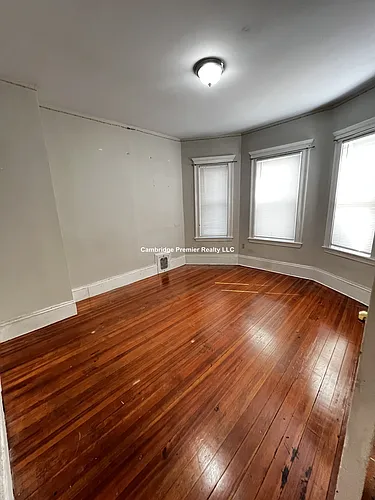 81 Newbury St Photo 1