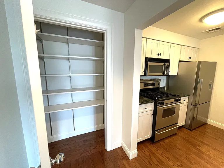 1597 Washington St #400 — Photo 8