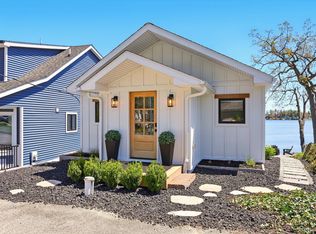 807 Pine Tree Rd W, Lake Orion, MI 48362