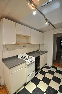 Rented by Keller Williams NYC | media 17