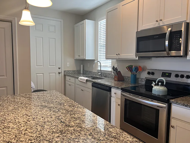 3453 Bristol Ln — Photo 6