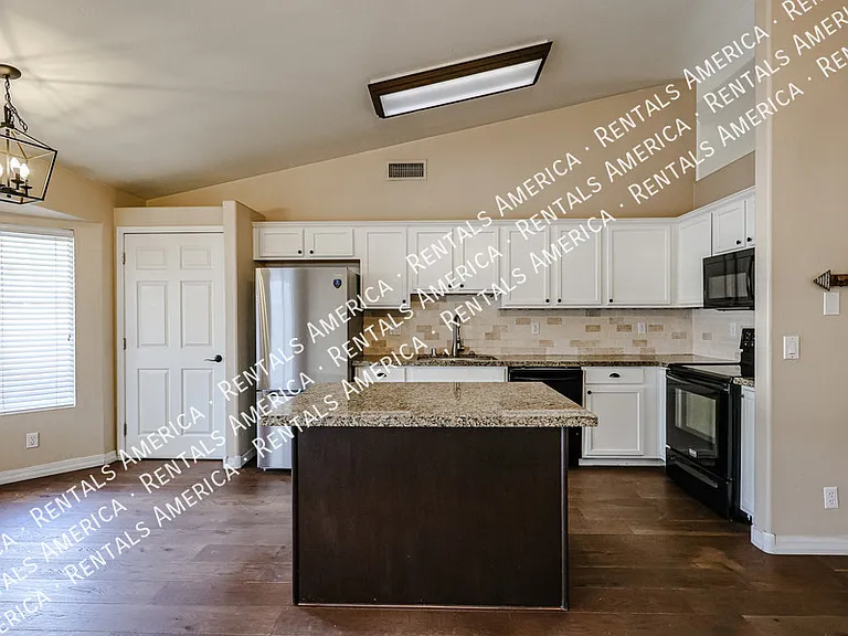 2292 E Remington Pl — Photo 27