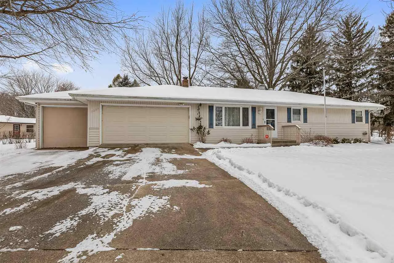 1237 Timothy Dr photo 1